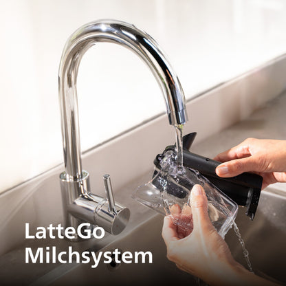 Fully automatic coffee machine 5400 Series EP5447/90 LatteGo 12 coffee specialties and 4 user profiles Black/Chrome